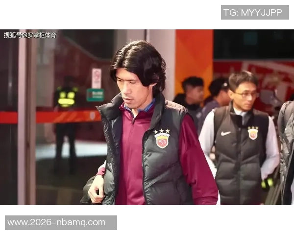 吕文君分享夺冠喜悦与恩师徐根宝合影重温崇明足球情怀