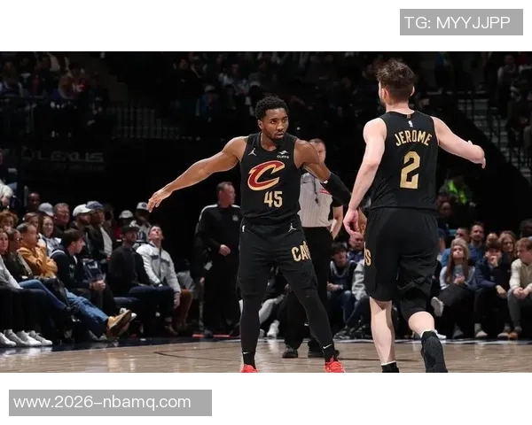 米切尔全场表现亮眼22投11中三分命中率高达36砍下32分9篮板5助攻正负值13